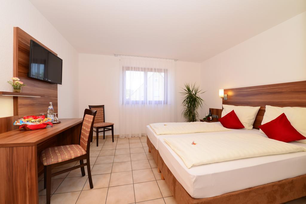 Hotel Am Buchwald Эсслинген Номер фото